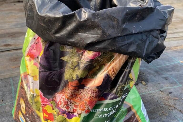 zsakos-viragfold zsákos virágföld